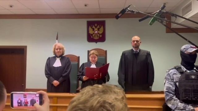 Мосгорсуд постановил немедленно выселить Ларису Долину из проданной квартиры смотреть онлайн