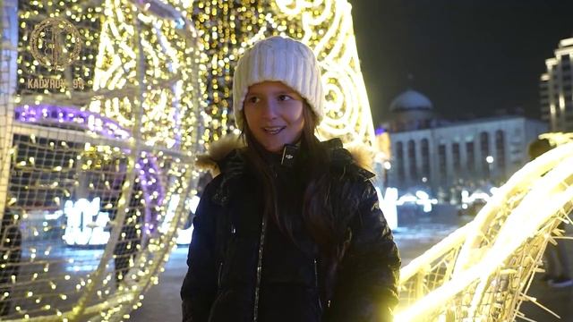 В Грозном официально зажгли центральную новогоднюю елку смотреть онлайн