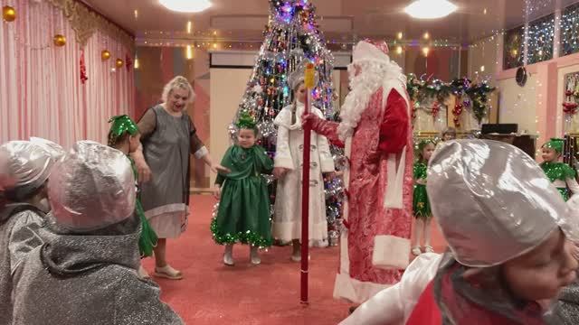 Танец-игра "Дед мороз" Группа №10 "Солнечные зайчики" смотреть онлайн