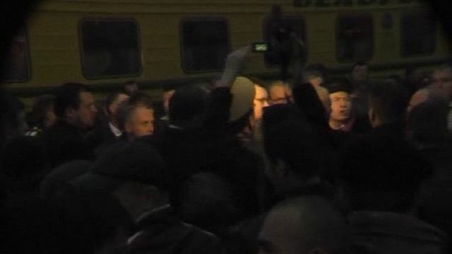 Жириновский на вокзале / Справедливый гнев смотреть онлайн