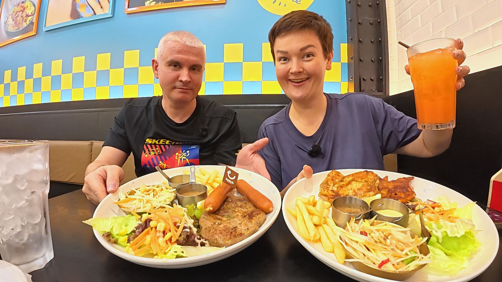 Мукбанг не, НЕ ЛОМНЕМ) ОБМЫЛИ наши покупки и начали ОТМЕЧАТЬ НГ в РЕСТОРАНЕ стейками в Паттайе смотреть онлайн