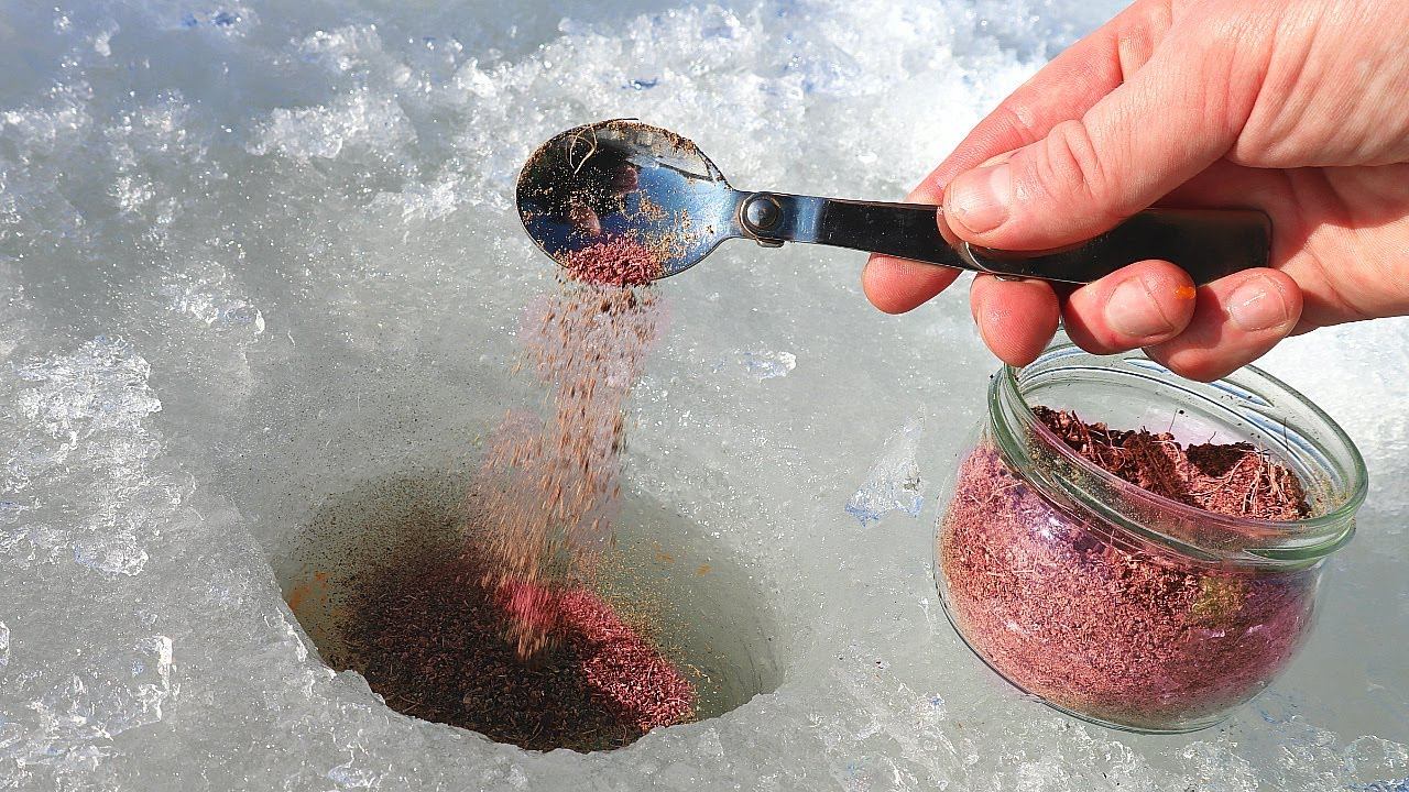 Самая уловистая прикормка для глухозимья в этом видео!Приманивает плотву леща и всю бель. смотреть онлайн