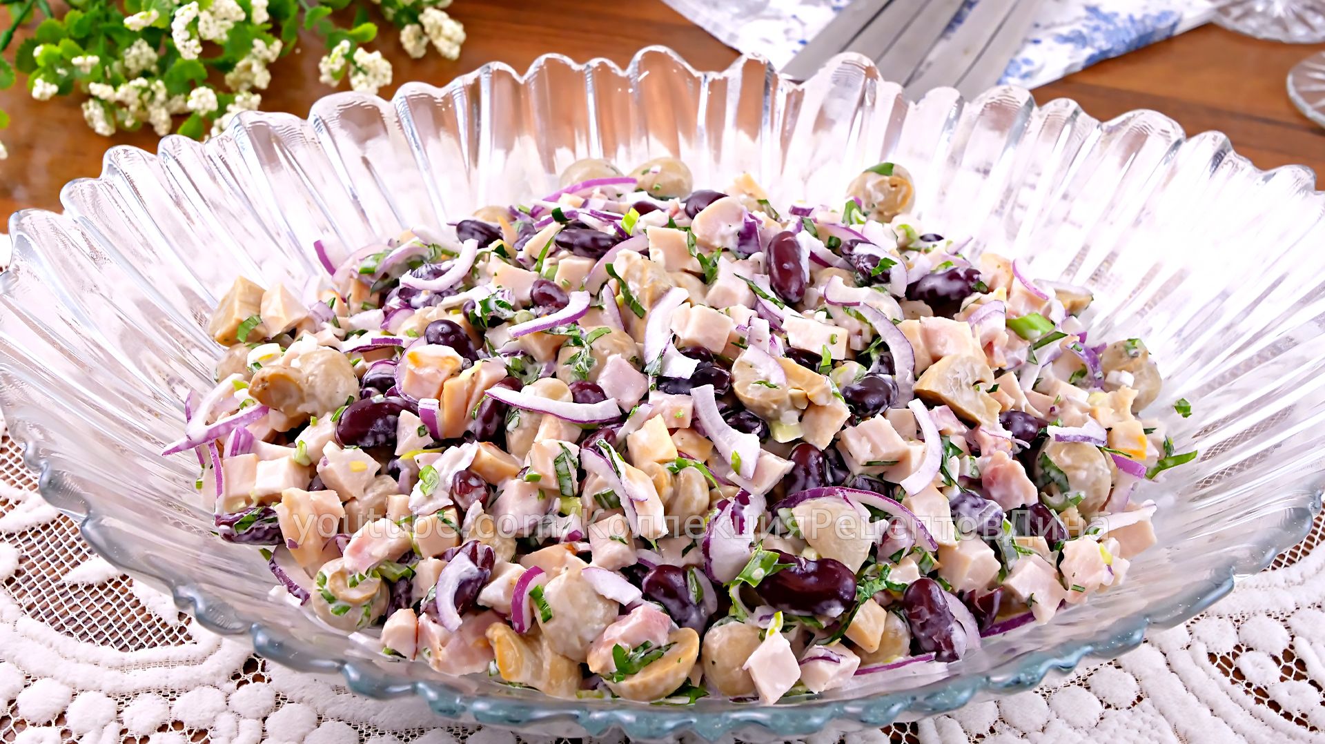 ⭐Салат "Баварский" с копченой курицей, грибами и фасолью! Вкуснейший салат за 10 минут! смотреть онлайн