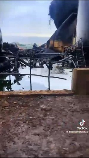 Сгоревшие хранилища масел. СВО.