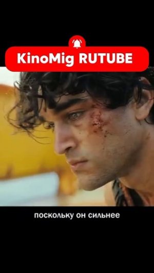 Борется за жизнь с безумцем 🦈🌊⛵🏊♀️🏊♂️