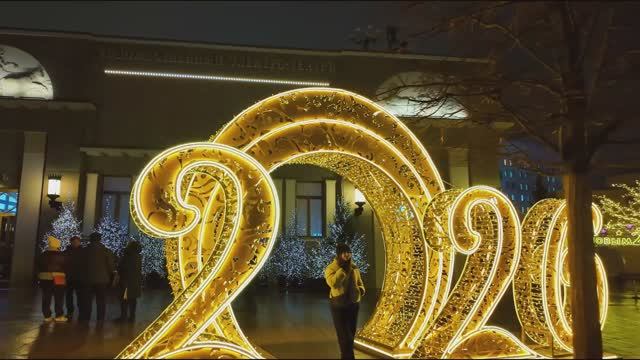 Москва ночью Новый Арбат в рождественных огнях прогулка по центру ❄️🎆🏙️ смотреть онлайн
