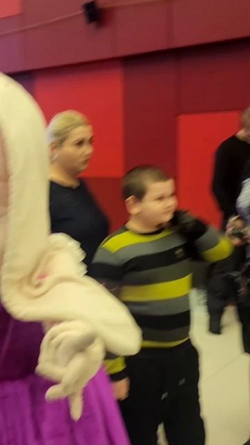 Попробуйте сами смотреть онлайн