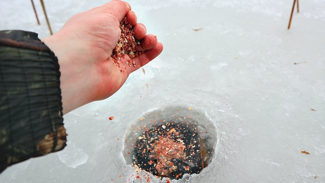 Сыплю 1 кулачек этого в лунку и сразу же начинается безумный клев до самой ночи. смотреть онлайн