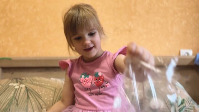 Открываем подарок от Деда Мороза из садика. Распаковка подарков.