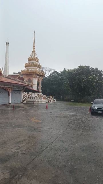 Три ступы. Три короля. Один дождь смотреть онлайн