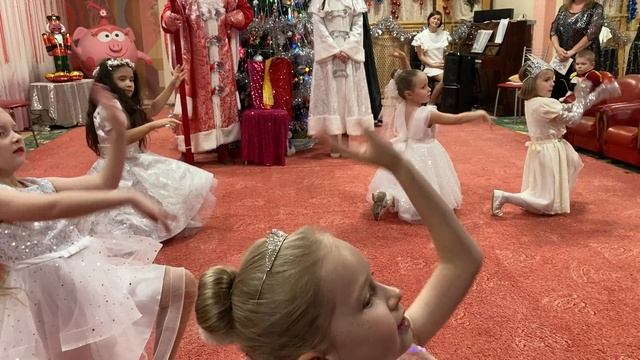 Танец девочек. Группа №6 "Искорки" смотреть онлайн