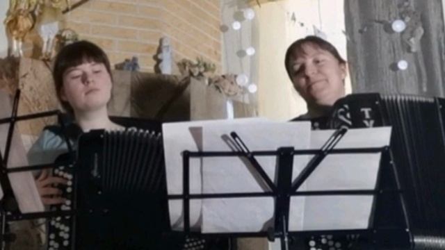 Менуэт. Бах. Исполняют Амелия и Елена Баталовы . смотреть онлайн