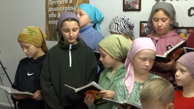 "Любит меня и потому я открываю сердце Ему"детский хор смотреть онлайн