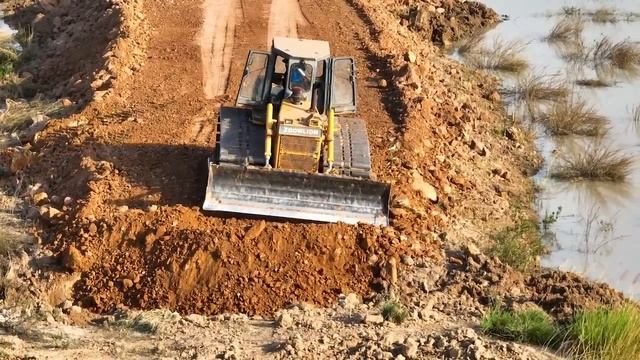 The New Project DumpTruck TRAGO 25,5TON Unloading Land With Bulldozer Push Land To Contruction Road смотреть онлайн