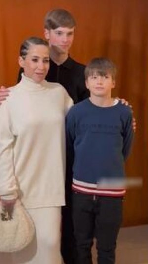 Барановская с детьми в кинотеатре