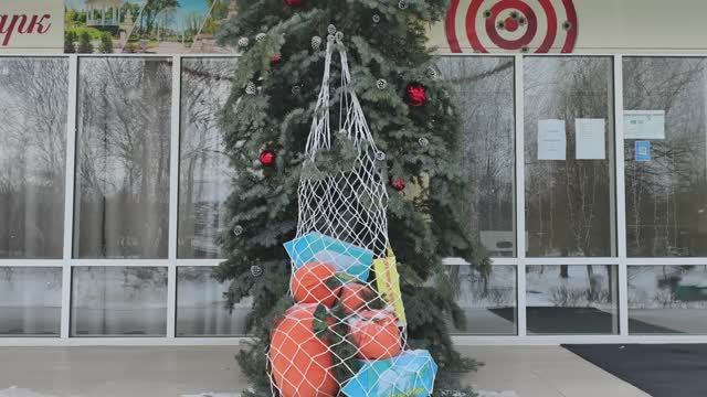 Уже последних десять лет морозов нет и денег нет... смотреть онлайн