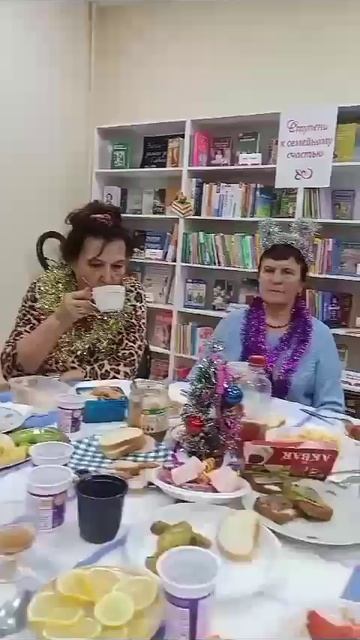 Мы старый год худо-бедно проводили. И песню про моторочку спели! А вы? смотреть онлайн