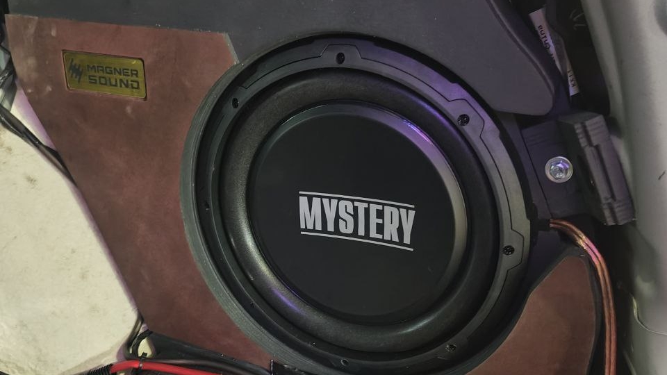 Улучшенный звук на GEELY Monjaro после установки сабвуфера смотреть онлайн