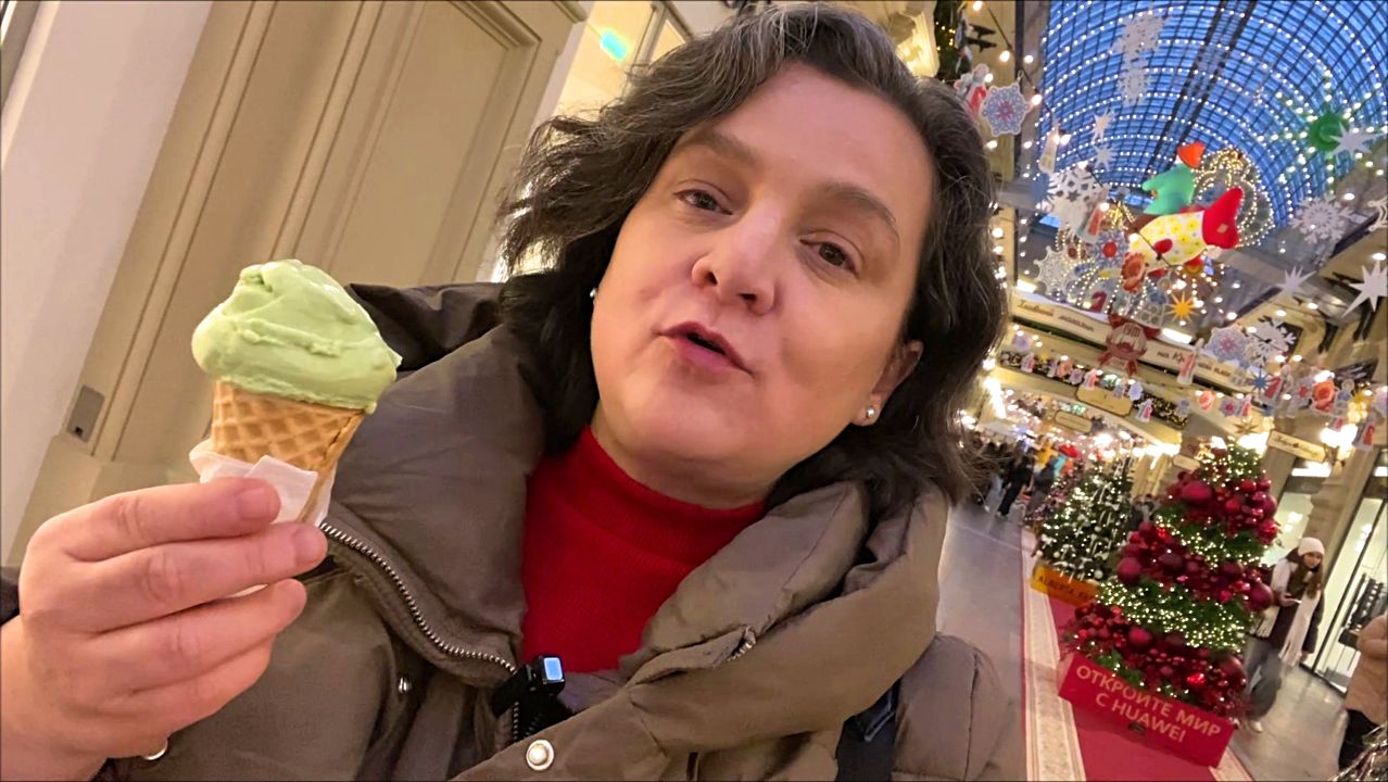 Трейлер: Новогодняя Красная площадь Москвы🤩Прогулка по ГУМу и обзор цен в Гастрономе №1..это ШОК! смотреть онлайн