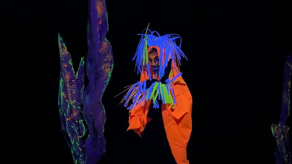 С НЕОНовым годом!