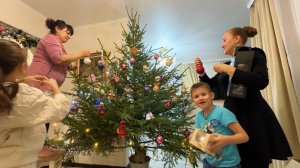 Жена сломала машину. Как она это сделала? В гостях у родителей украшаем елку. Разбили игрушки.