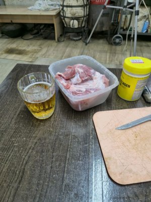 стрим в гараже. делаю шашлык