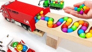 Гонка шариков волновой склон. Экскаватор, Мусоровоз, Самосвал, Скорая помощь, Ретро-грузовик