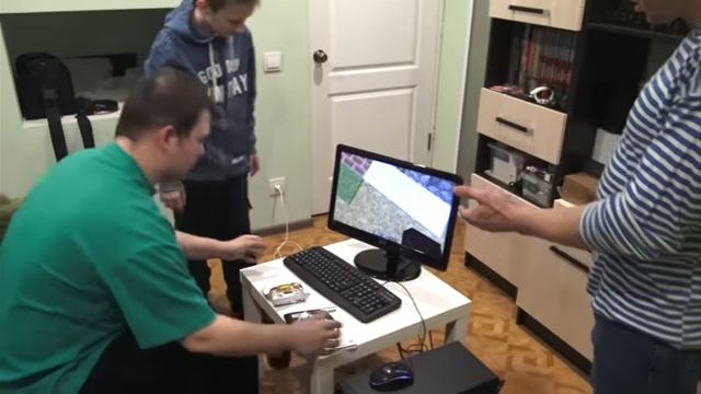 отец разбивает битой монитор клавиатура гриферы реальная жизни из-за Майнкрафта смотреть онлайн