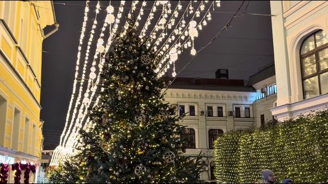 Новогоднее настроение Москвы 2026 вечерняя прогулка в праздничных огнях ✨🎆🏙️ смотреть онлайн