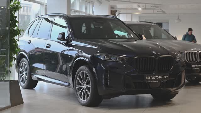 BMW X5 xDrive40i (2024) — 380 л.с., бензин B58N, M Sport, Carbon Black, BMW Select Германия смотреть онлайн