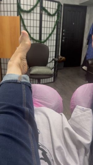 Выбрала обычный кабинет педикюра вместо салона. #маникюрпедикюр