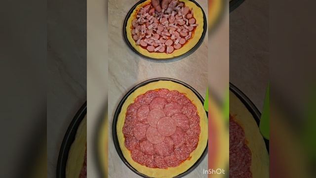 🍕Пиццы с колбасой, вторая с сосиськами и беконом