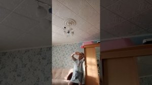 Аня танцует