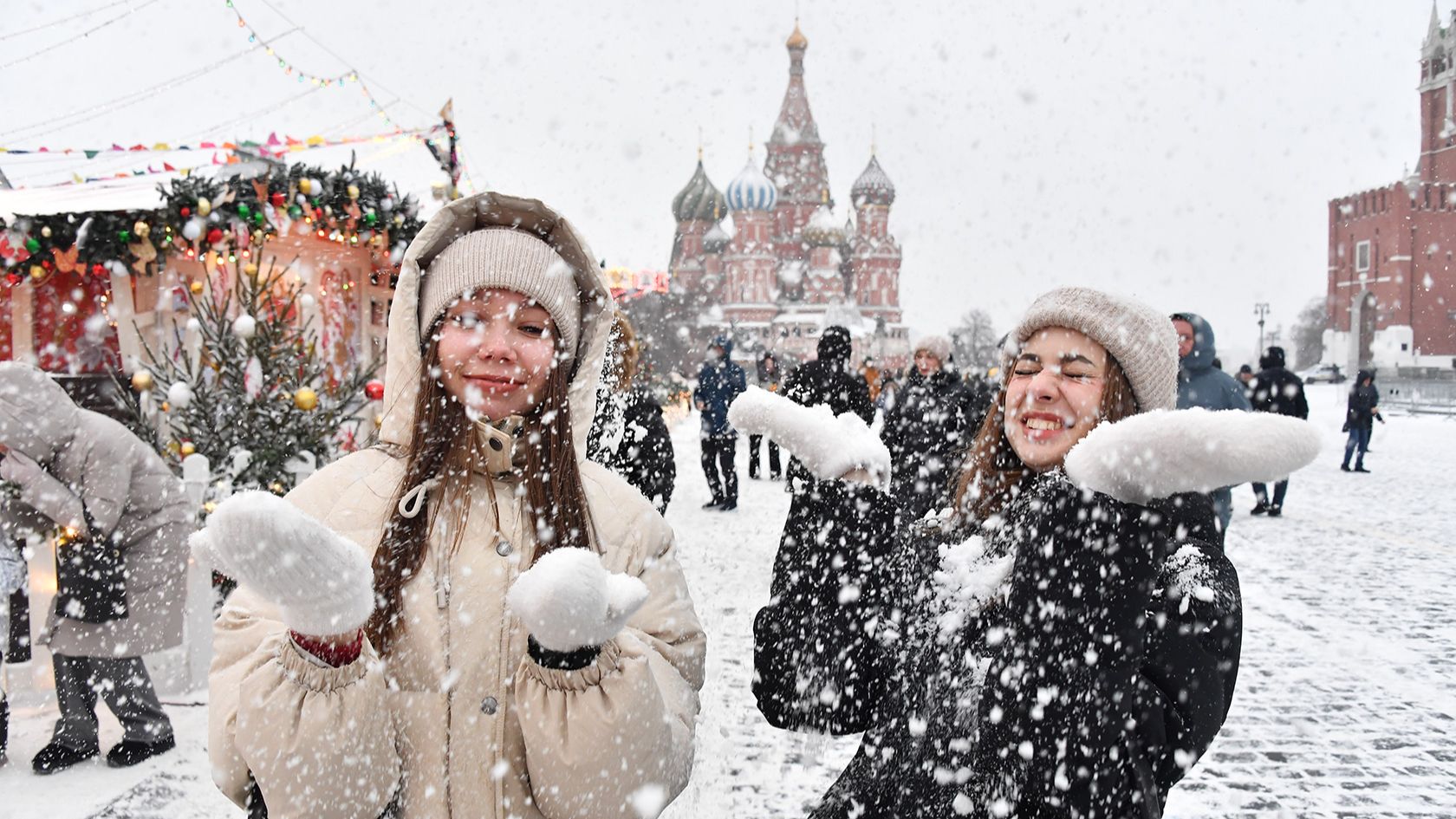 Москва. Прогулка по Новогодней Москве в снегопад смотреть онлайн
