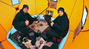 Зимняя рыбалка в палатке с комфортом! Ловим леща с Глебусом, смотрим кино - полный кайф и отдых!
