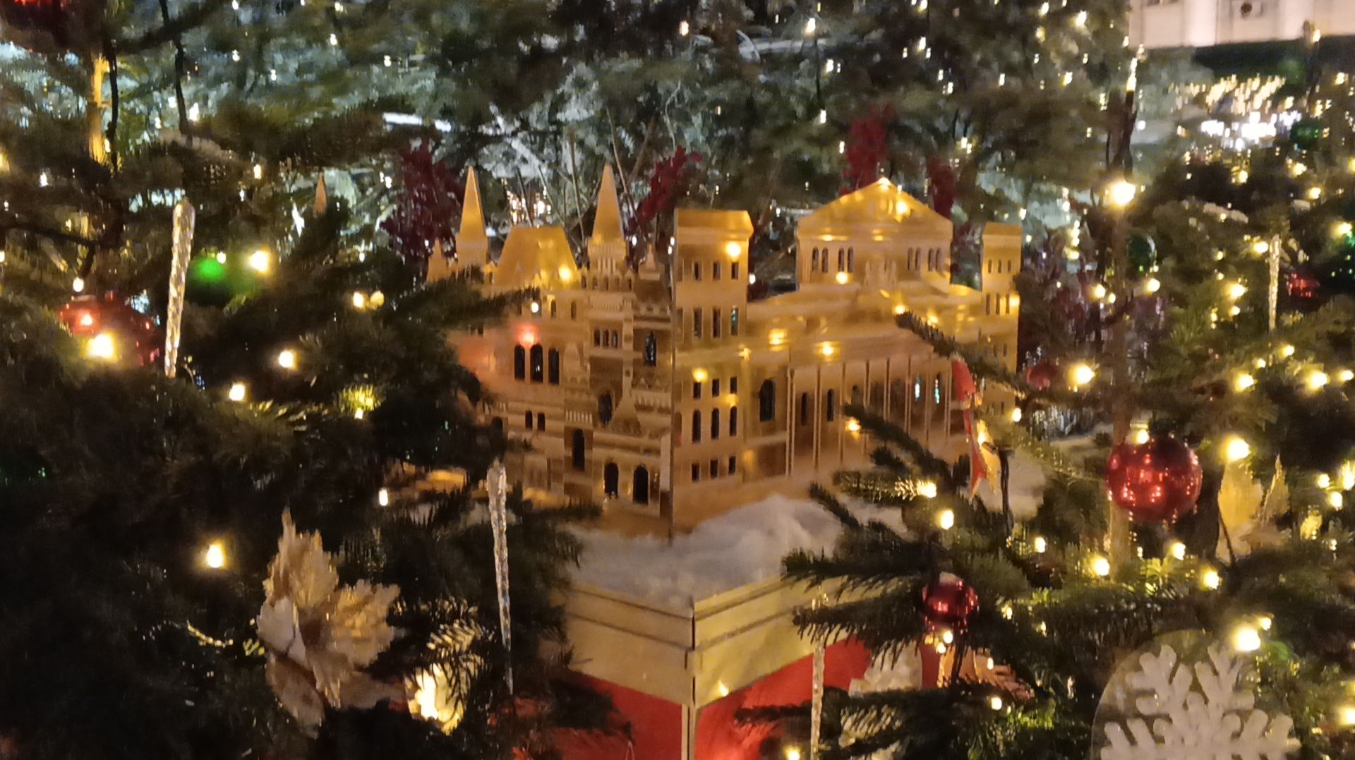 Прогулки по Москве. Новогодняя Тверская площадь смотреть онлайн