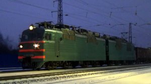 ВЛ80с-661 с грузовым поездом