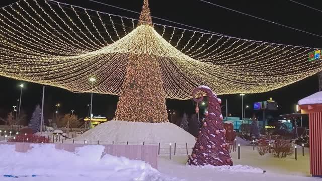 Новогодние Ёлки 2026 Часть 3 Праздничные украшения к наступающему новому году в Екатеринбурге. смотреть онлайн