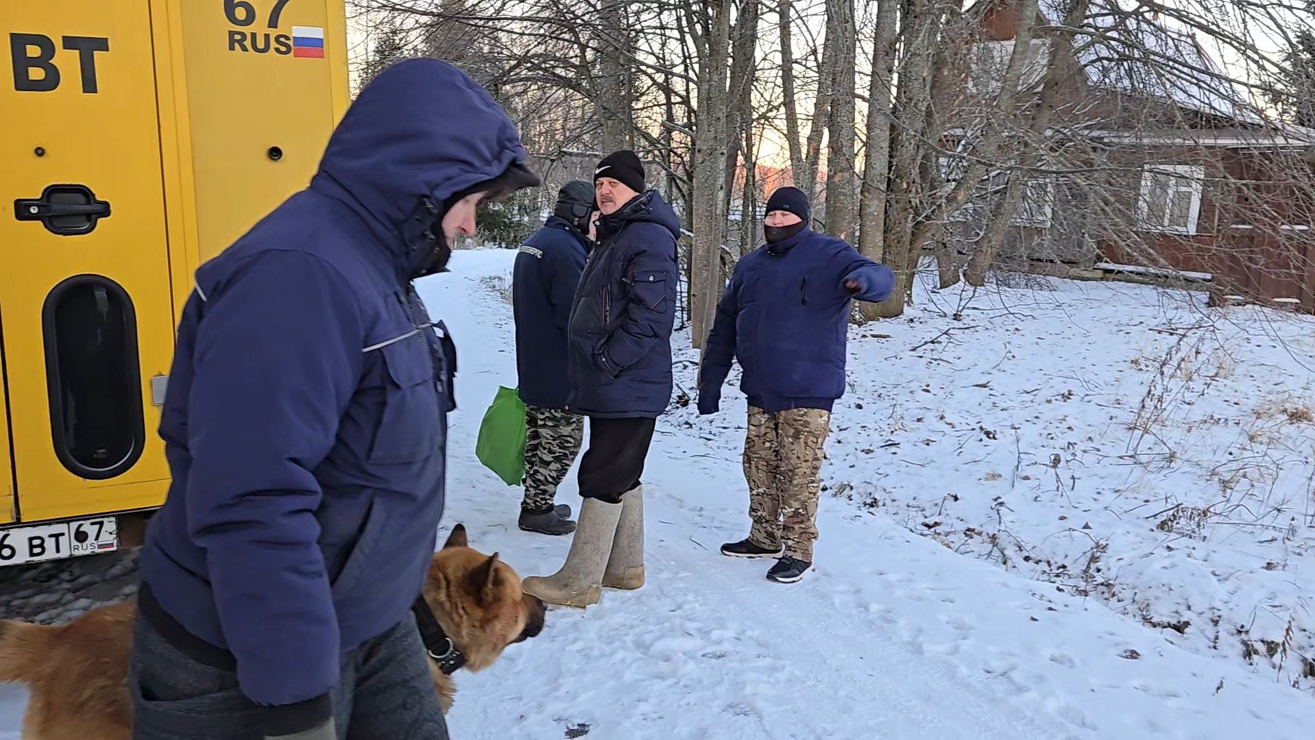 Зимний морозец, компания у печки и маленький грызлик смотреть онлайн