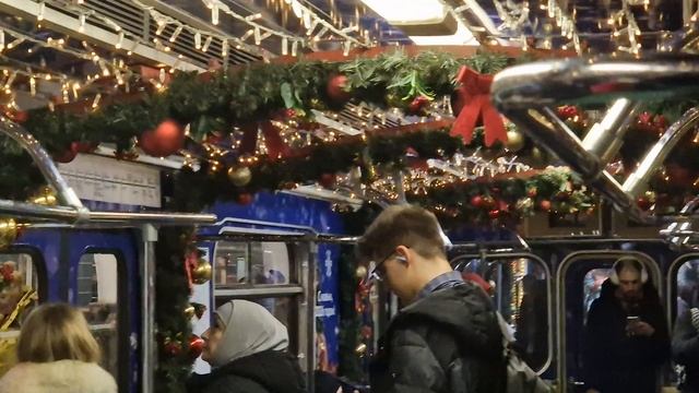 Новогодний поезд метро номерной вагон 2026