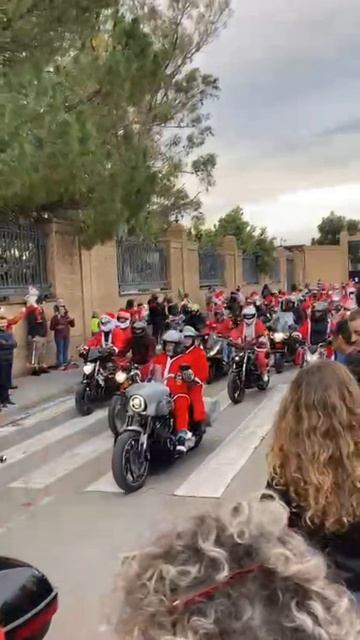 Испанские Санты на байках