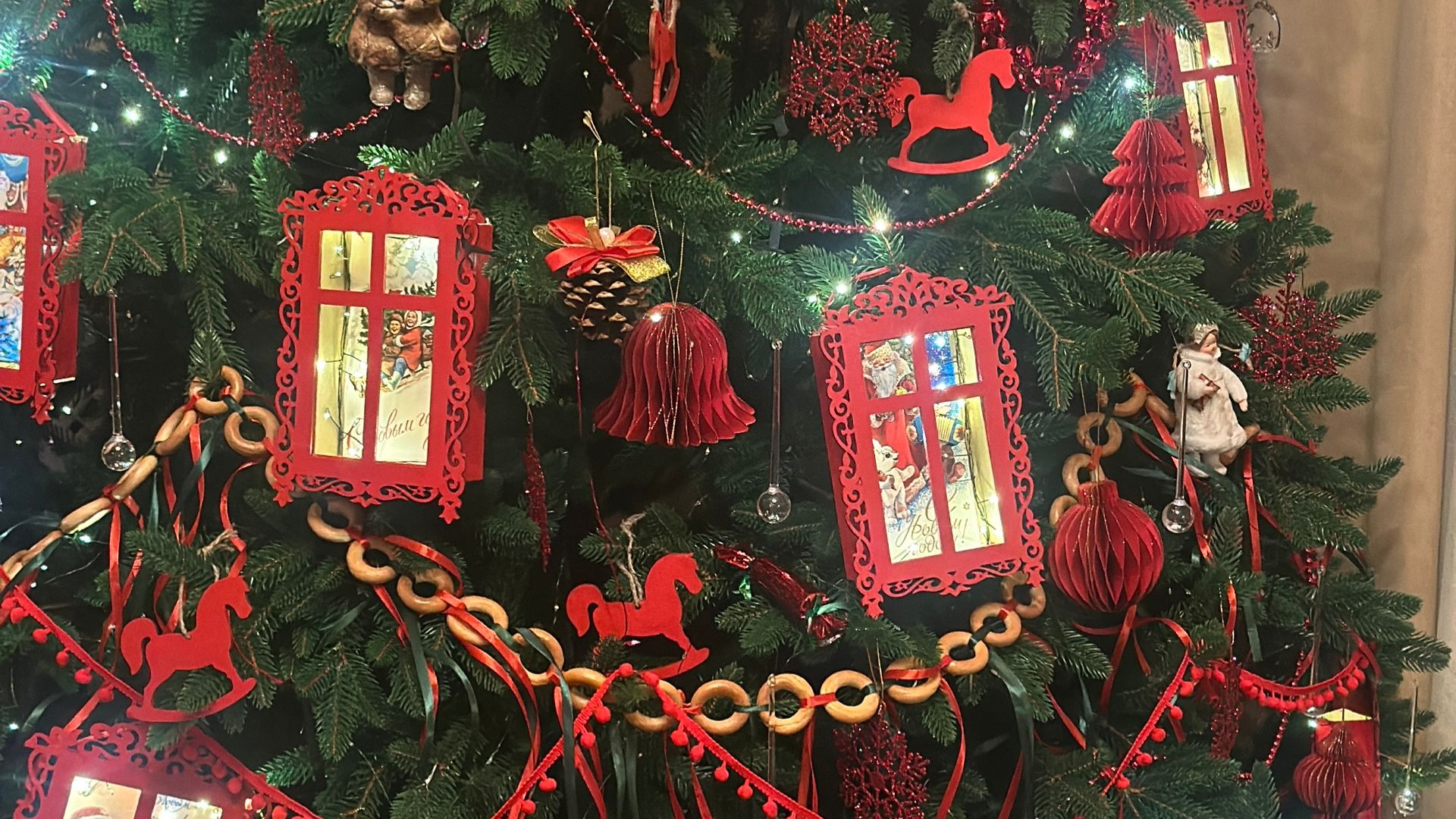 Почему так получается / наряжаю ёлочку / жду ответа смотреть онлайн