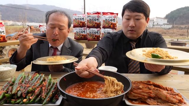 Супер острая лапша.Мукбанг по Корейски, кушаем и наслаждаемся. смотреть онлайн