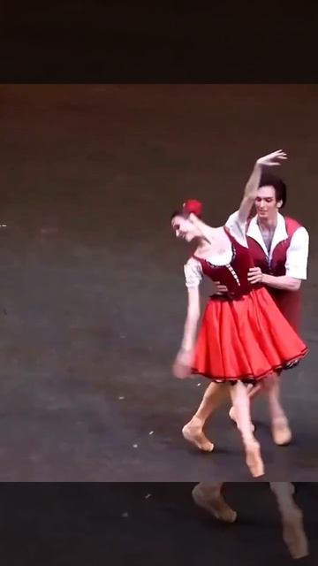 Всем легкости. На сцене Артемий Беляков и Светлана Захарова смотреть онлайн