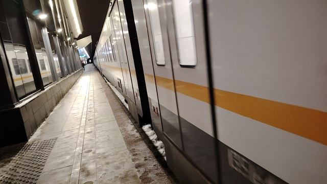 Электропоезд ЭП2Д-0165 №7326 ПОДОЛЬСК-НАХАБИНО, отправляется с платформы Щукинская смотреть онлайн