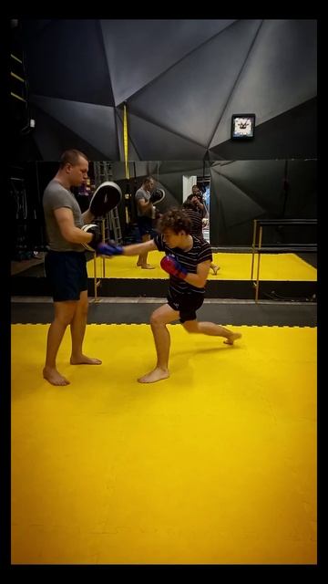 Работа на тренеровке с интересными цитатами на фоне M87