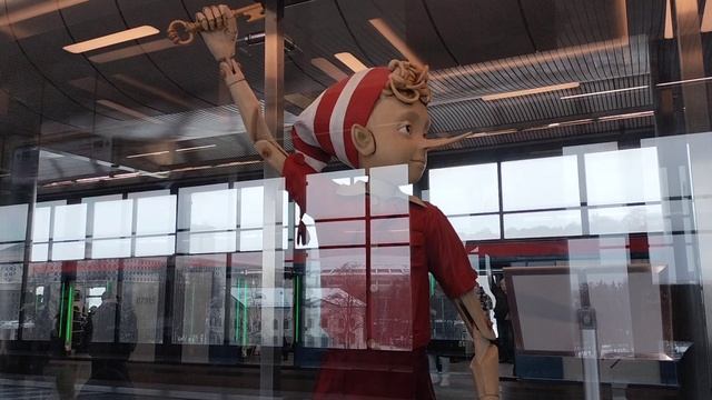 А вот и Буратино на станции "Воробьёвы горы" смотреть онлайн