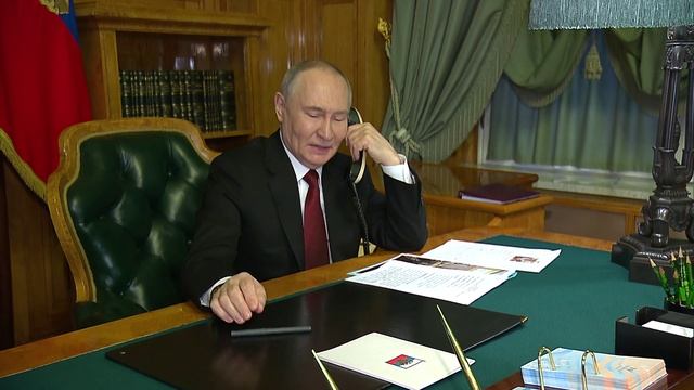 Владимир Путин поговорил по телефону с Варварой Смахтиной 25 декабря 2025 года смотреть онлайн