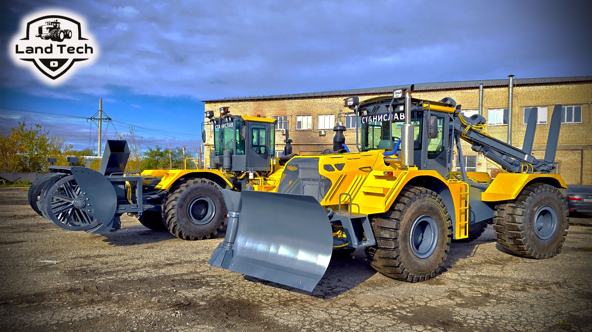 Новые тракторы и спецтехника из провинциального города - Снегоуборочный трактор и Опороперевозчик смотреть онлайн