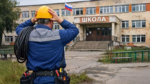 Электрик менял проводку в школе, а когда вскрыл стену — то закричал и вызвал полицию